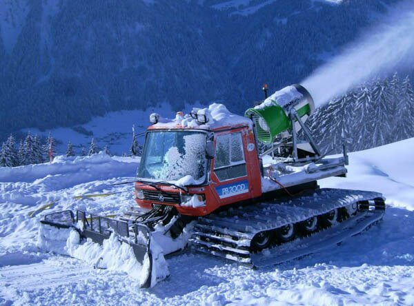 Ратрак — специальная гусеничная машина для подготовки снежных трасс